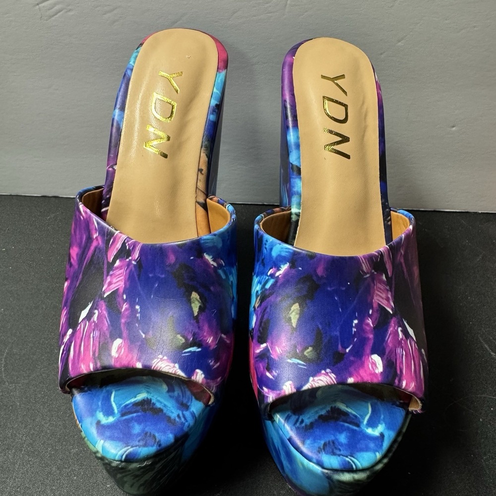 YDN Platform Mules Peep Toes Abstract Design Size 7